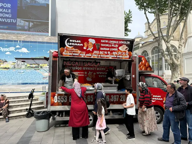 Beylikdüzü Hayır Lokması Dağıtımı