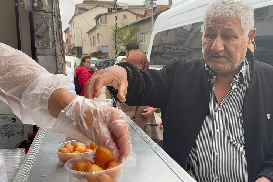Kartal'da sıcak hayır lokması ikramı
