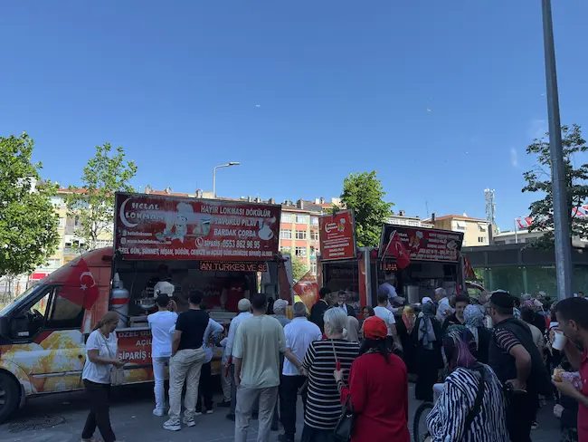 Pendik Meydanı Hayır Lokması Dağıtımı