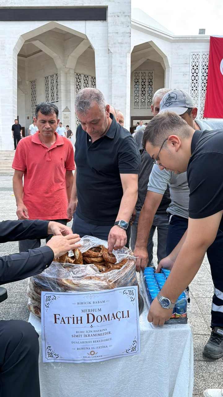 Cami önü hayır simidi dağıtımı İstanbul Anadolu Yakası