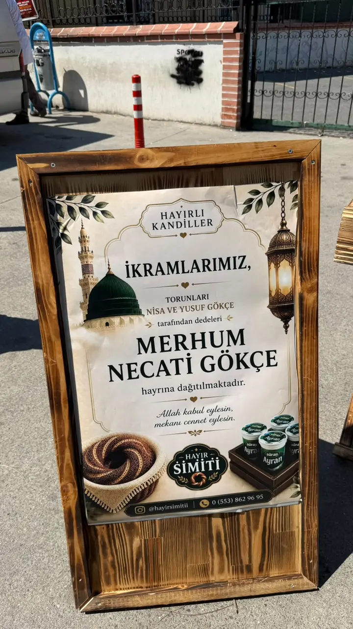 Merhum hayrına hazırlanmış kişiye özel hayır simidi afişi