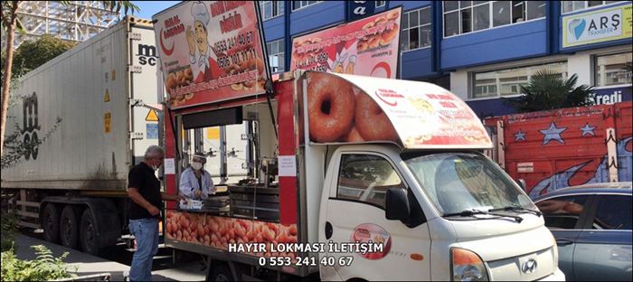 İstanbul'da İzmir Lokması Dağıtımı