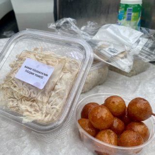 Tavuklu pilav dağıtımı